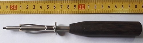 Отвертка Аэскулап (Aesculap) под шестигранник с винтодержателем 2.5 мм, текстолитовая ручка. Длина 220 мм
